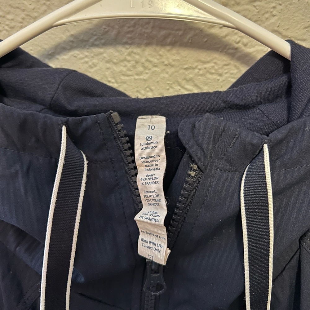 Lululemon Jacket - Picture 3 of 6